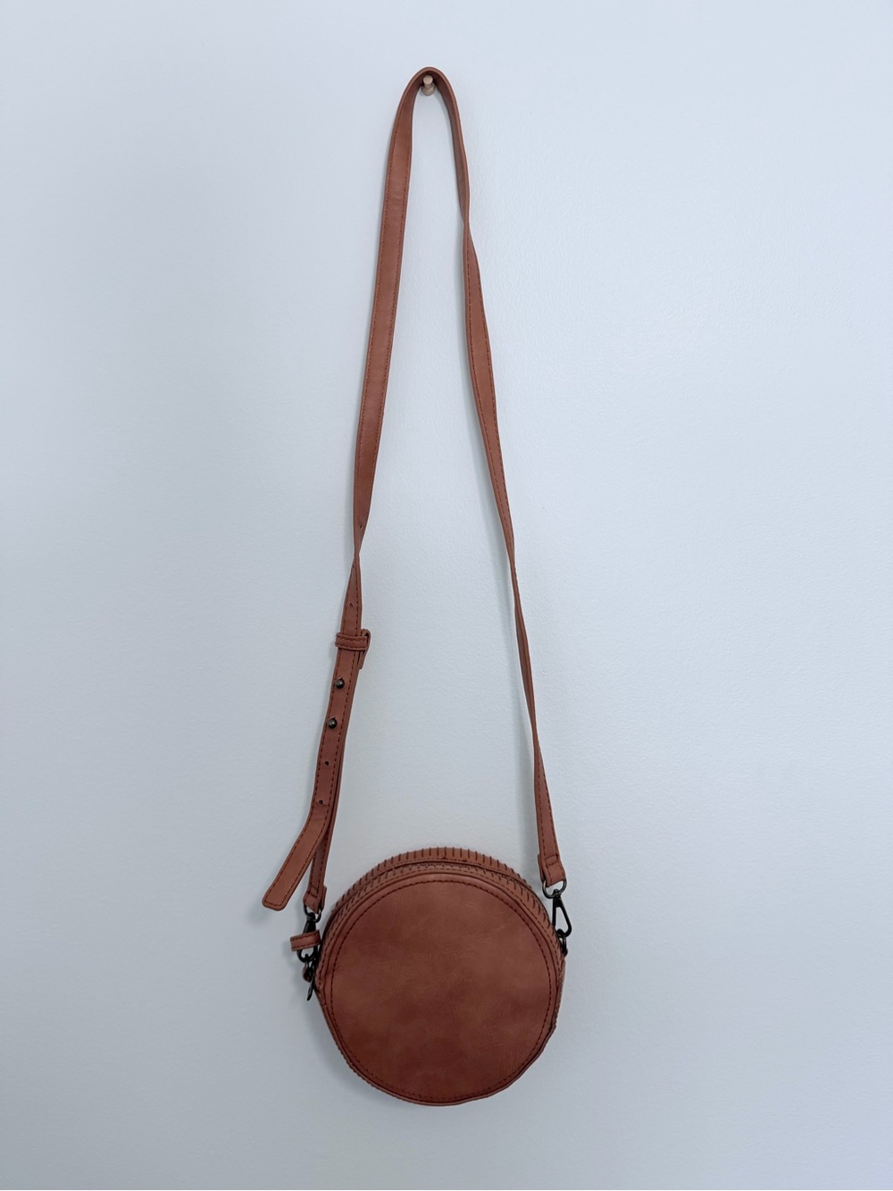 Universal Thread Round Crossbody Bag Cognac Brown Boho Whipstitch